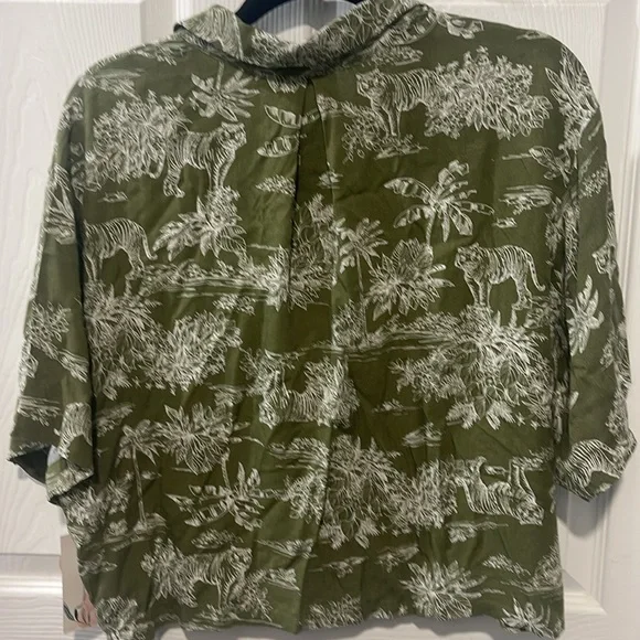 Joie de Vivre Olive Green Button-Up Women's Top - Picture 5 of 5
